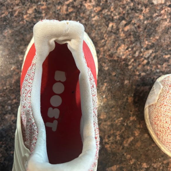 Women’s Ultra boost 7.5 - Picture 3 of 6